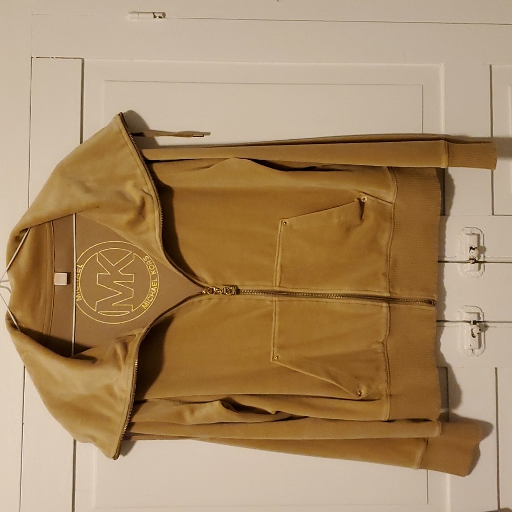 Michael Kors soft outfit.